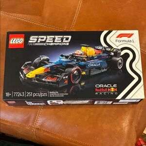 LEGO 77243 Formula 1 Oracle Red Bull Racing Car in Blue, Yellow & Red